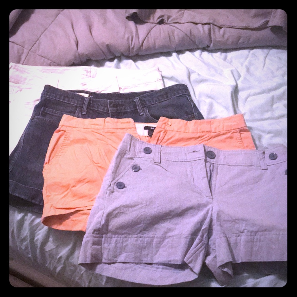 * 24 hr FLASH SALE* Bundle : 4 pairs of shorts!